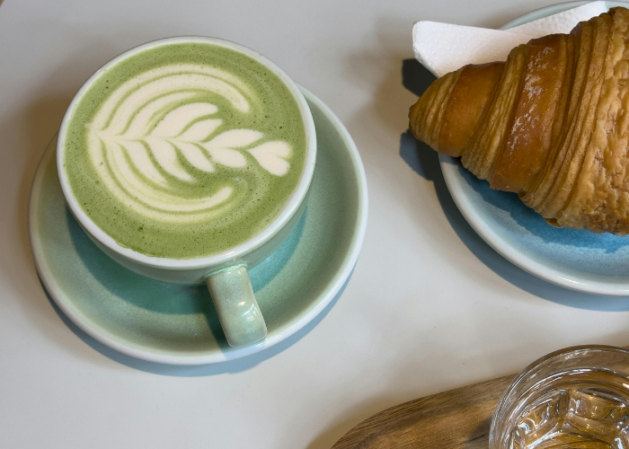 Petit déjeuner matcha latte